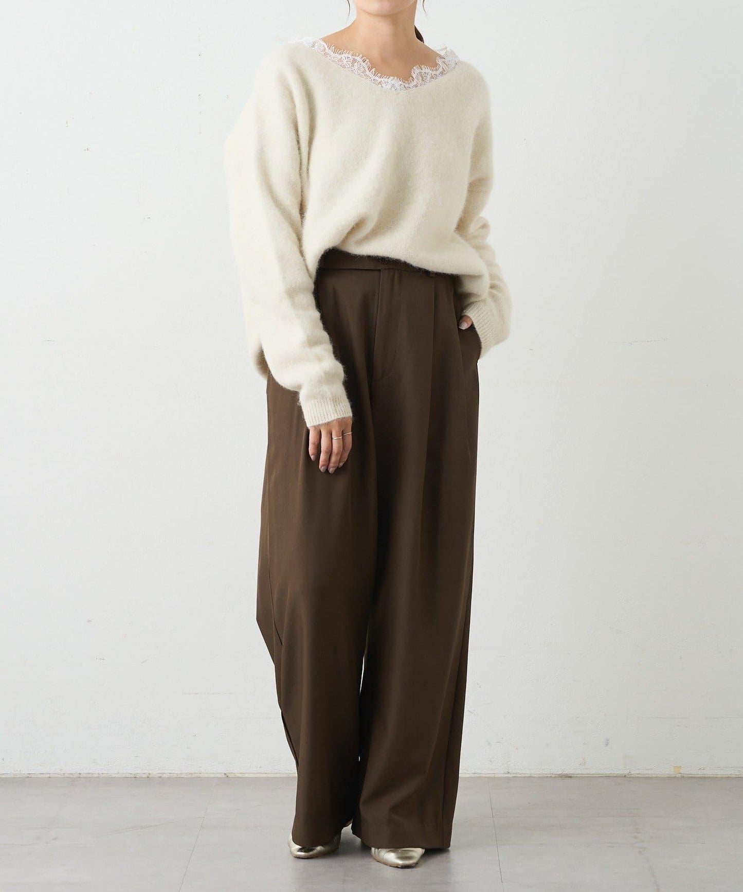 蕾絲V領羊毛針織衫