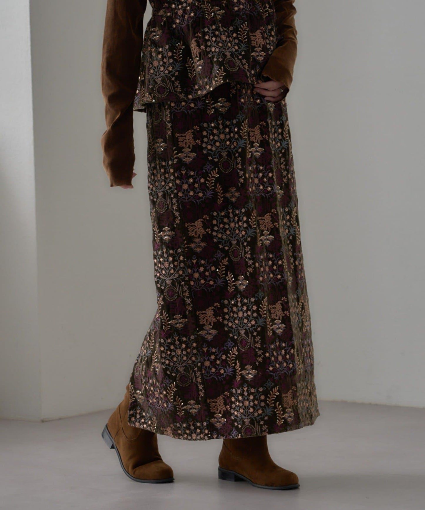 【aguni】天鵝絨刺繡修身半身裙