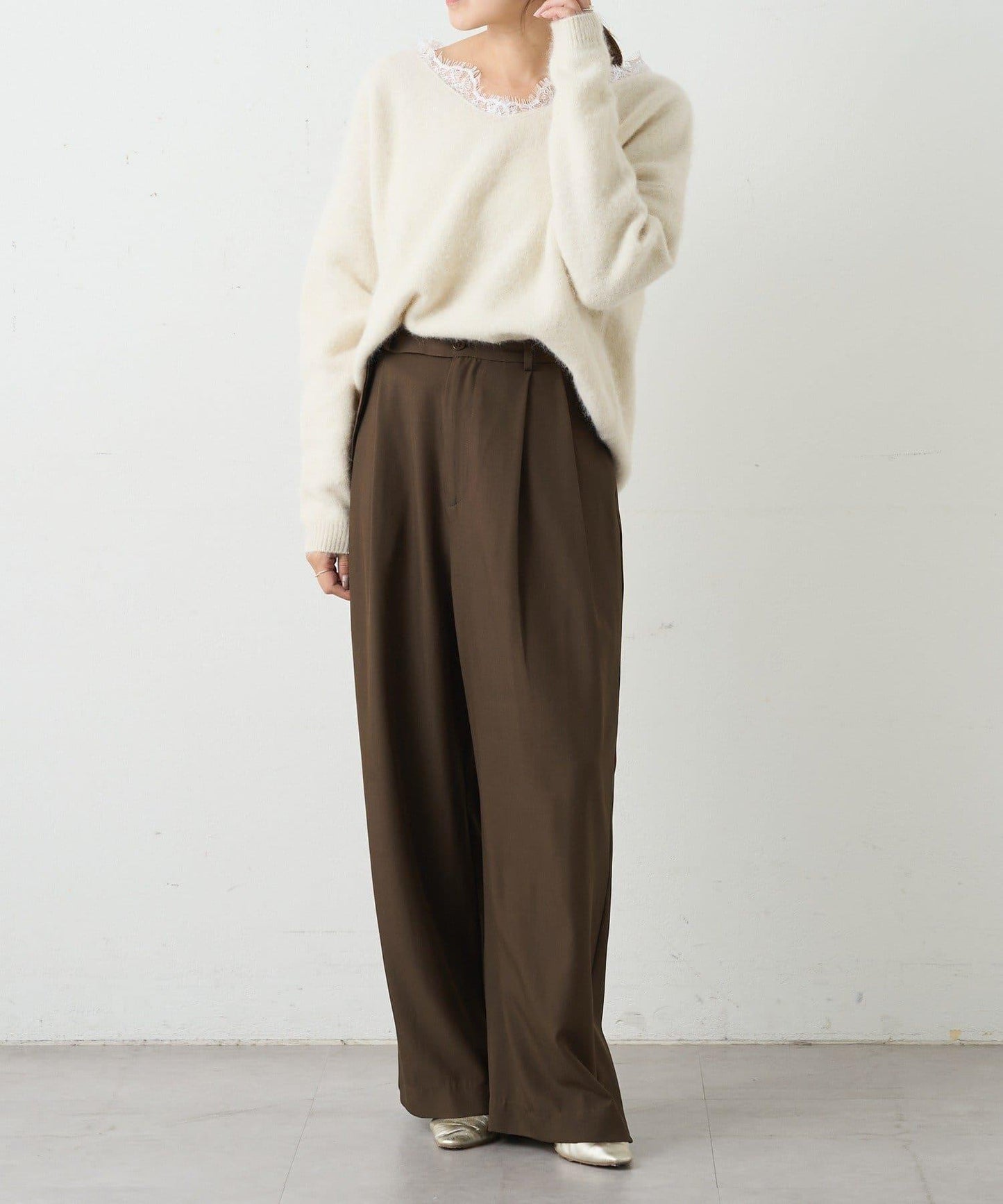 蕾絲V領羊毛針織衫