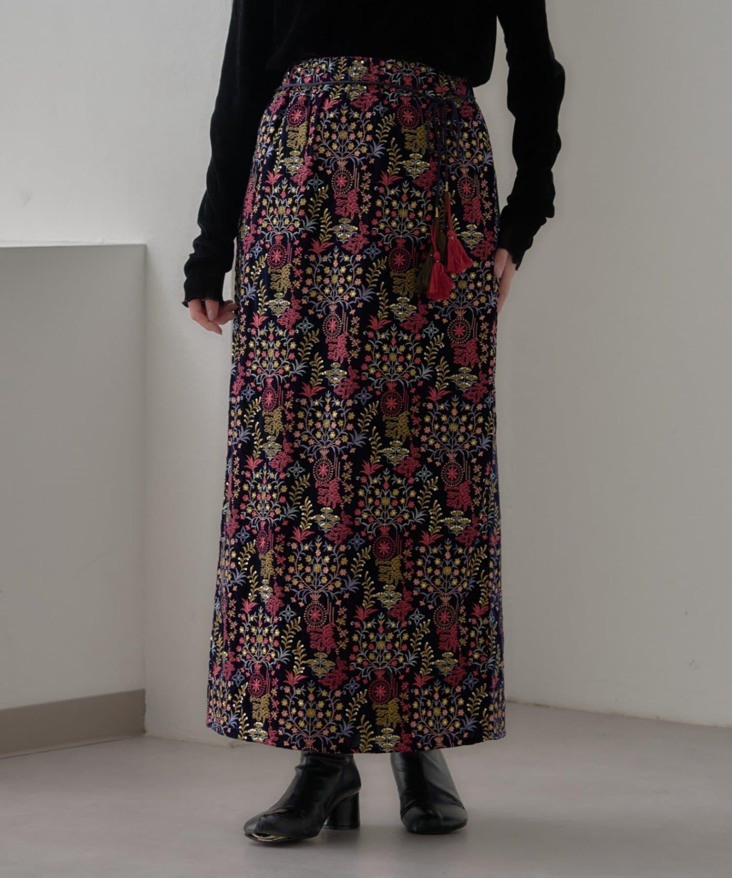 【aguni】天鵝絨刺繡修身半身裙