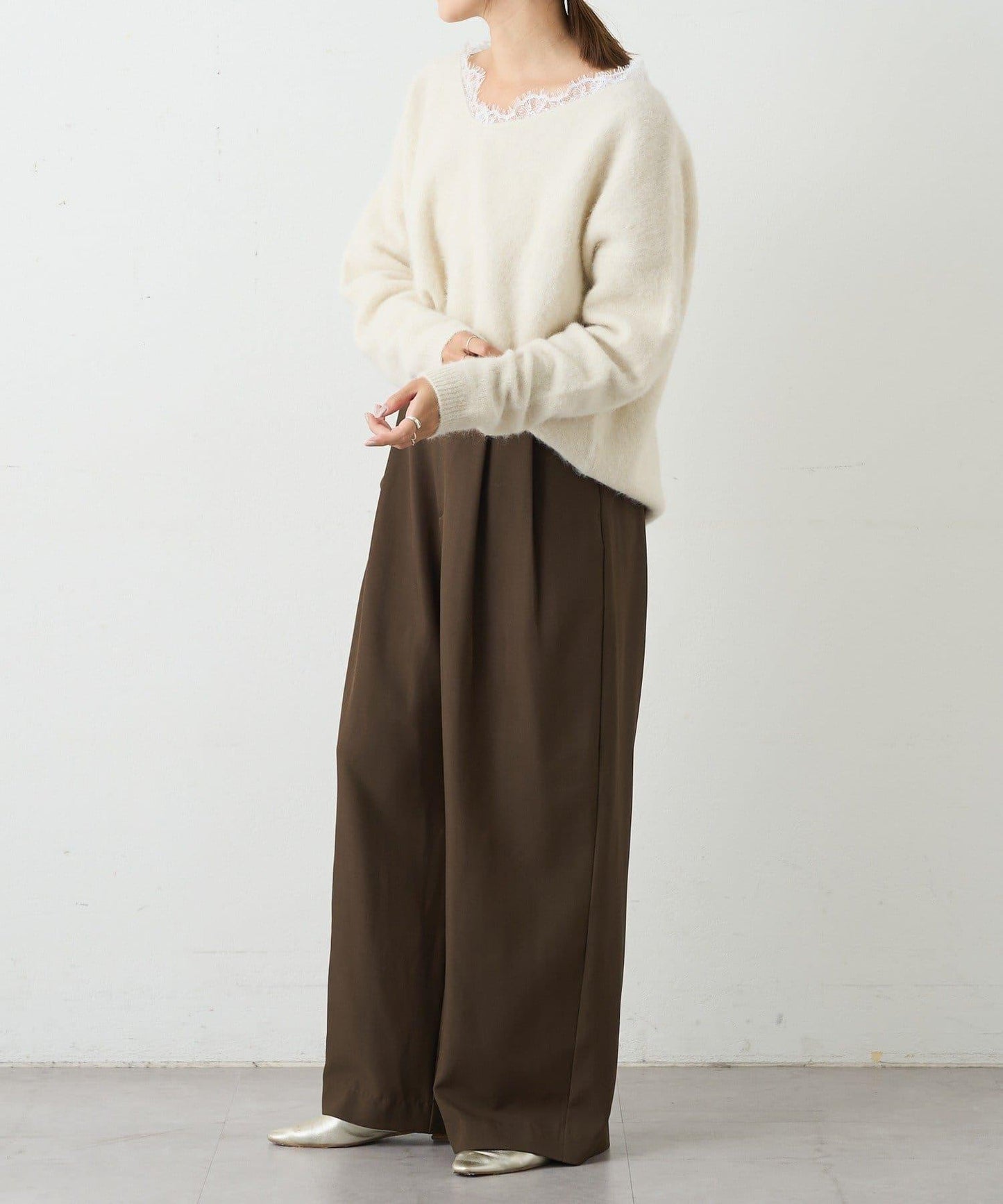 蕾絲V領羊毛針織衫