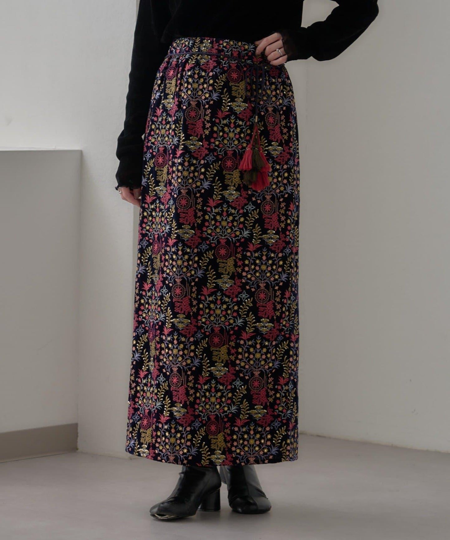 【aguni】天鵝絨刺繡修身半身裙