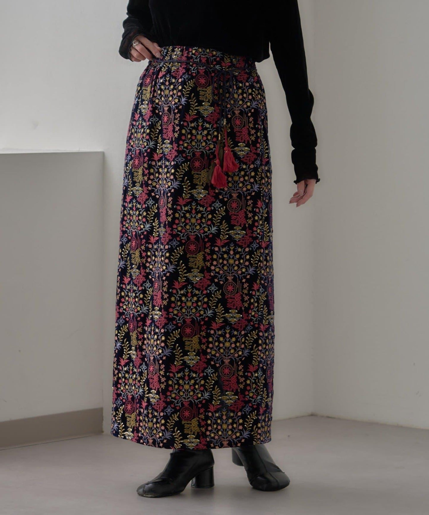 【aguni】天鵝絨刺繡修身半身裙