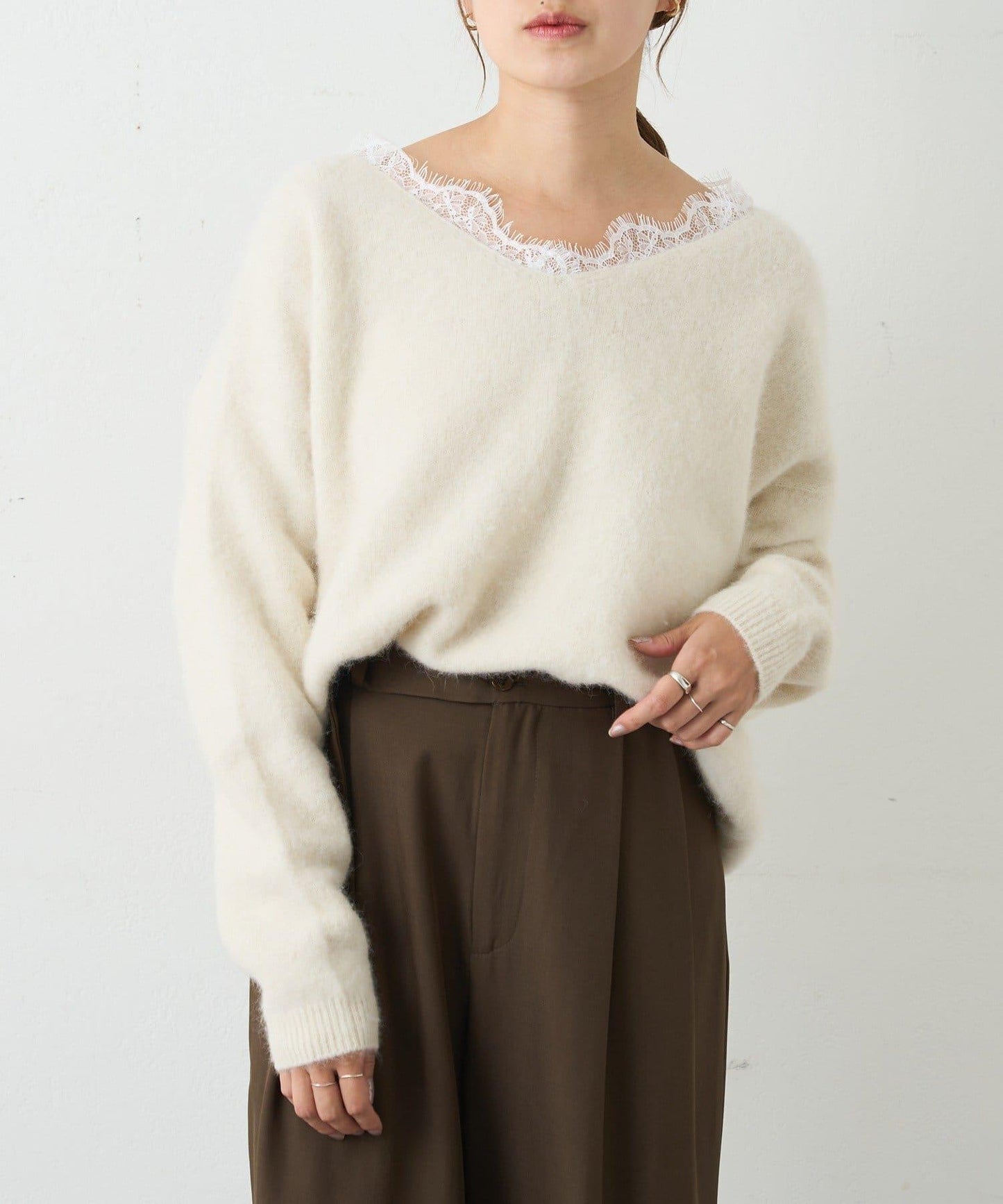 蕾絲V領羊毛針織衫