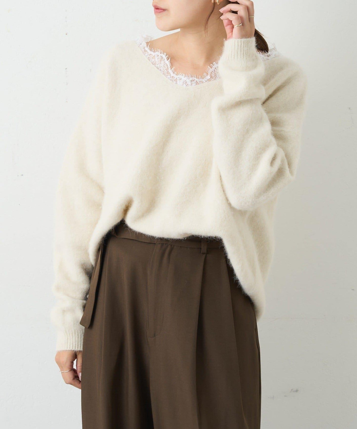 蕾絲V領羊毛針織衫