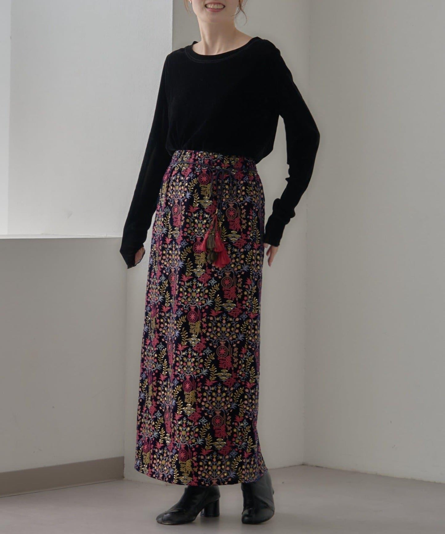 【aguni】天鵝絨刺繡修身半身裙