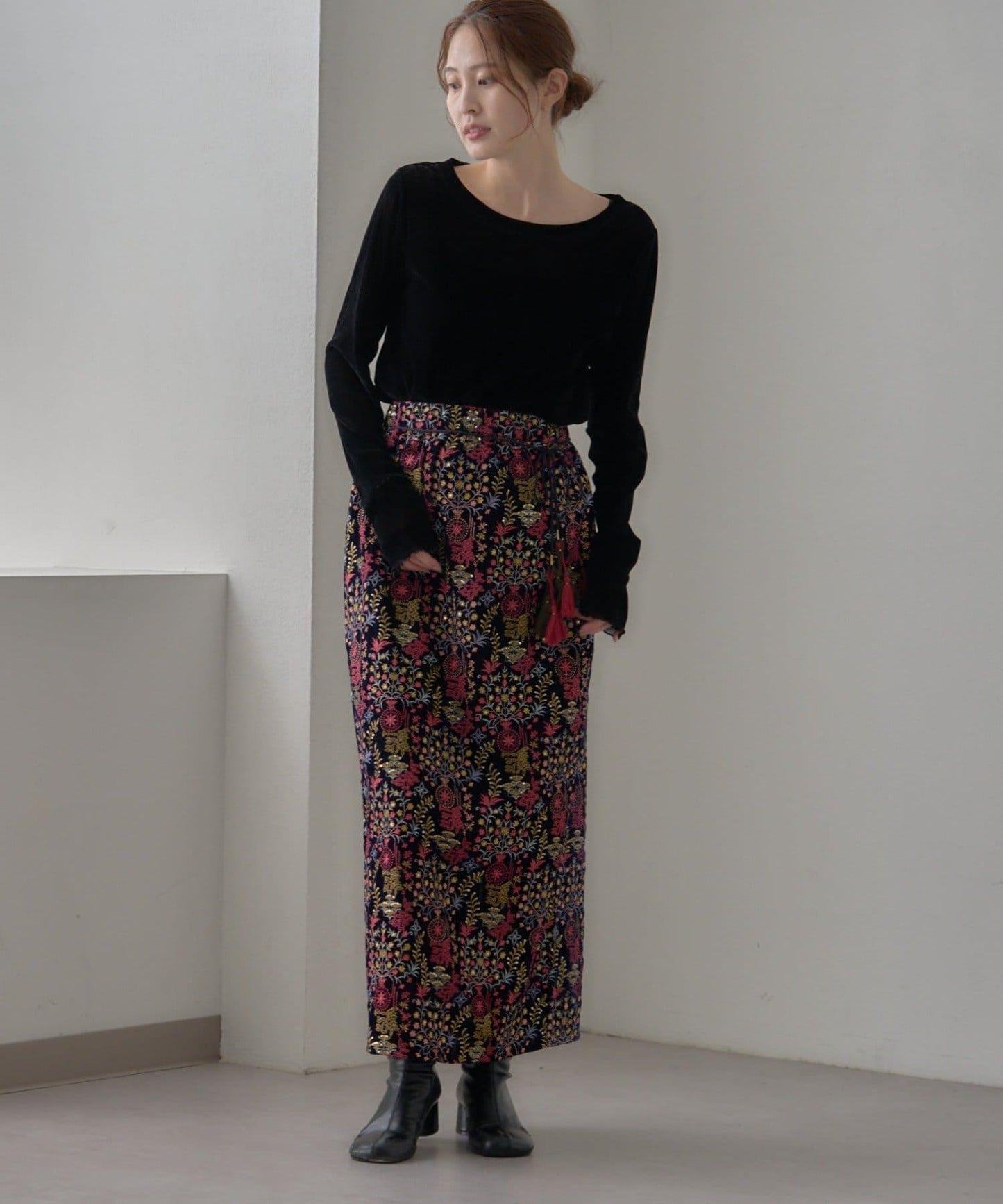 【aguni】天鵝絨刺繡修身半身裙