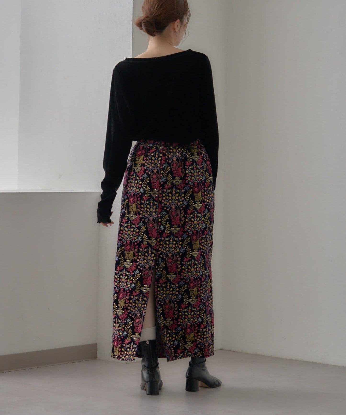 【aguni】天鵝絨刺繡修身半身裙