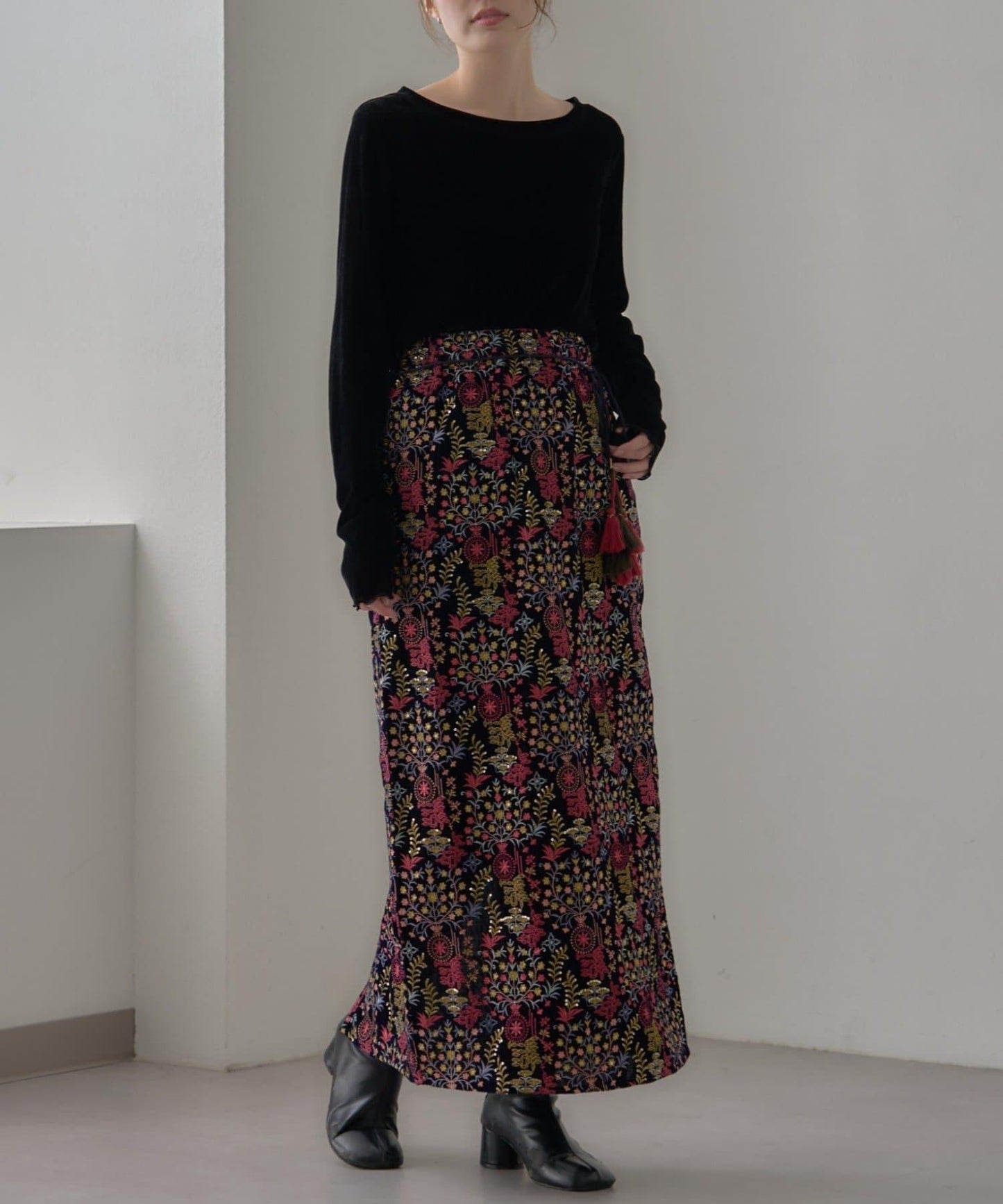 【aguni】天鵝絨刺繡修身半身裙