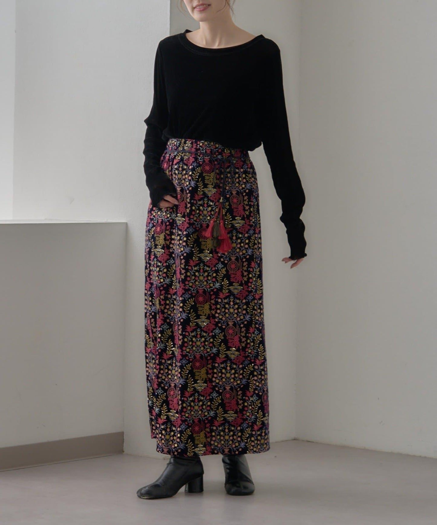 【aguni】天鵝絨刺繡修身半身裙