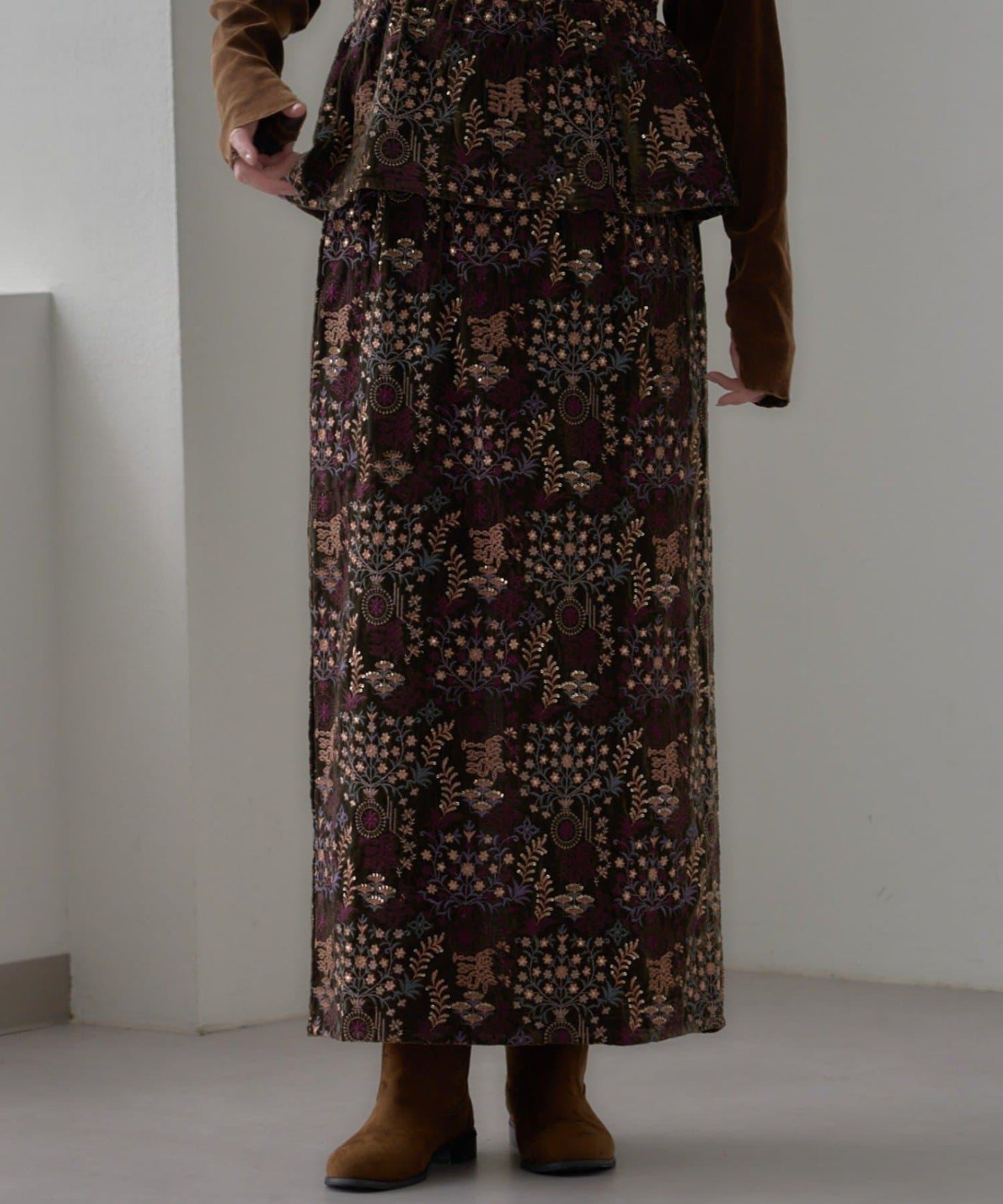 【aguni】天鵝絨刺繡修身半身裙