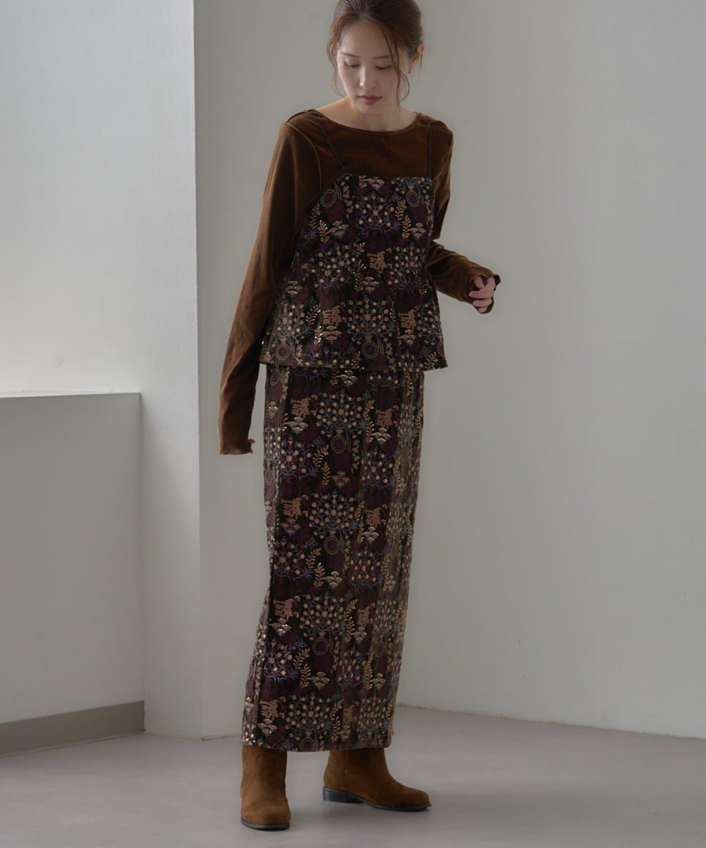 【aguni】天鵝絨刺繡修身半身裙