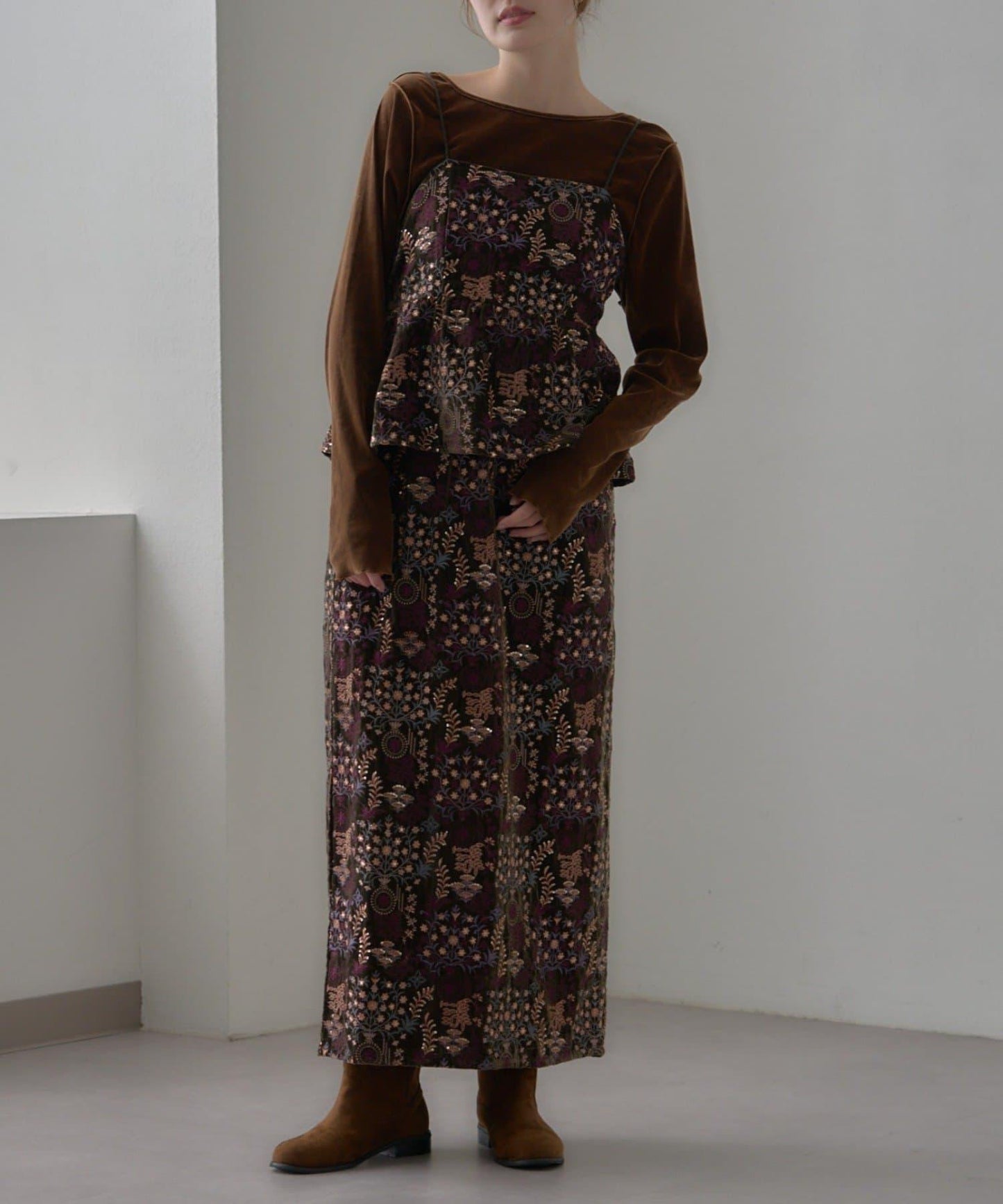 【aguni】天鵝絨刺繡修身半身裙