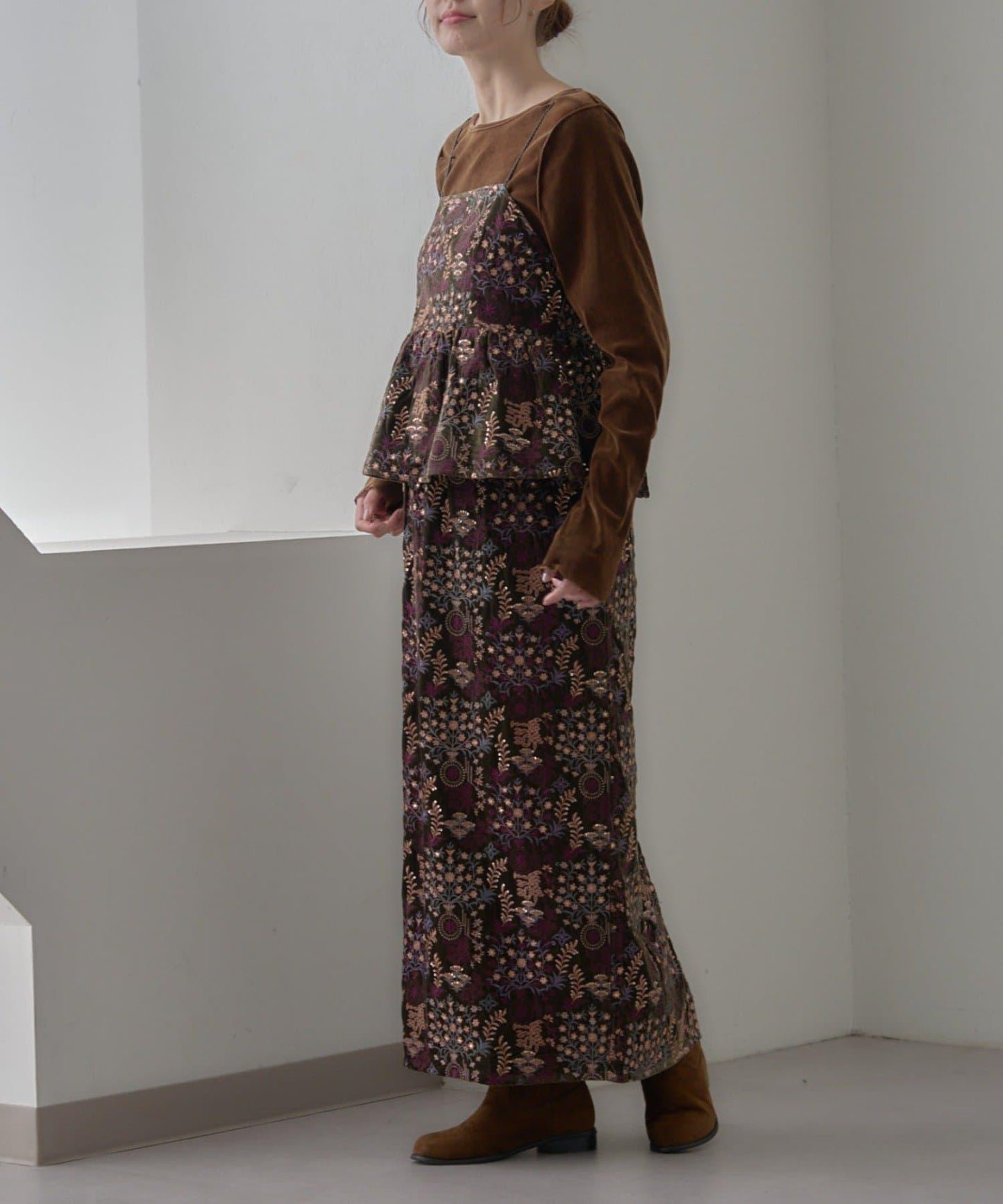 【aguni】天鵝絨刺繡修身半身裙