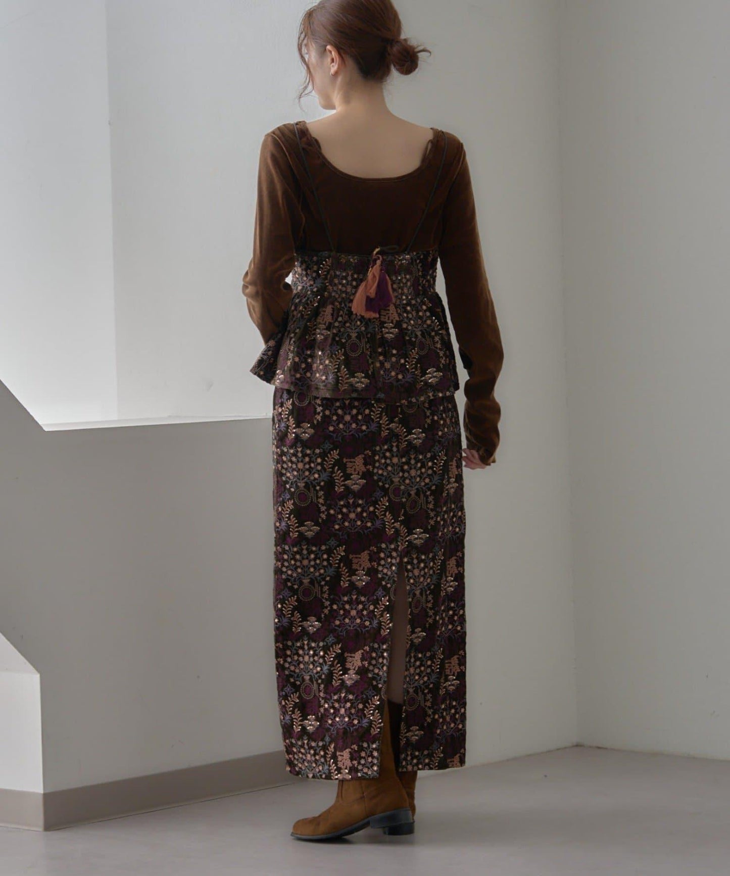 【aguni】天鵝絨刺繡修身半身裙