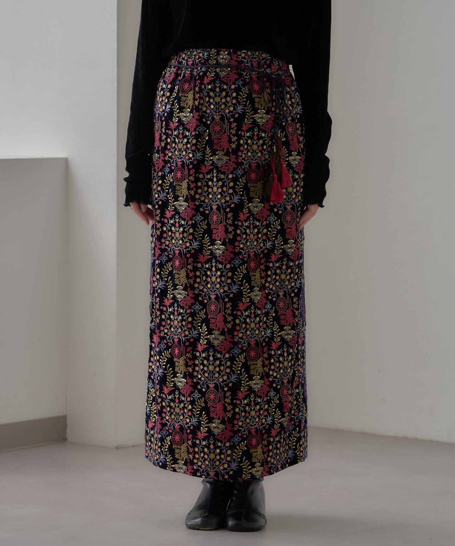 【aguni】天鵝絨刺繡修身半身裙