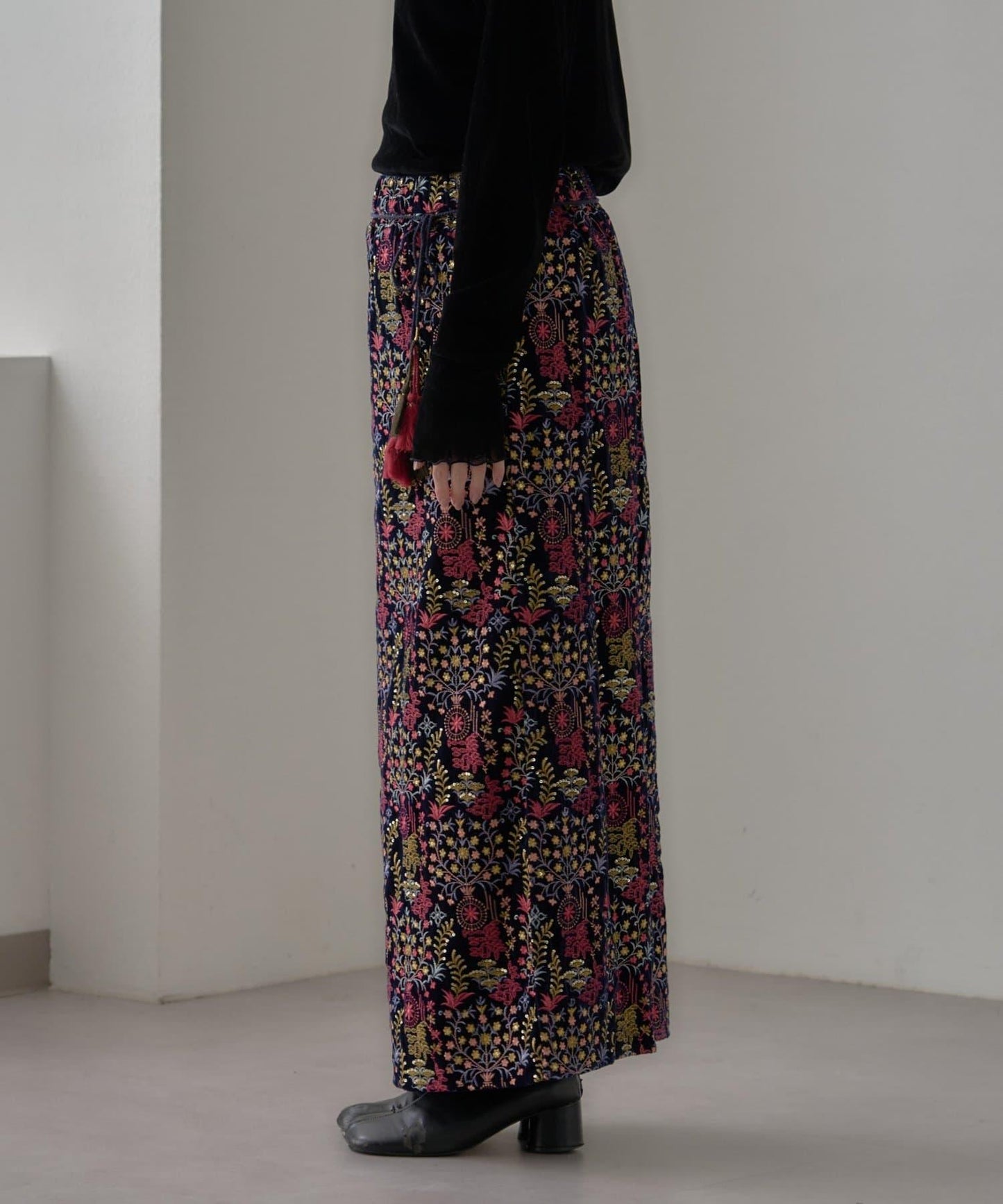 【aguni】天鵝絨刺繡修身半身裙