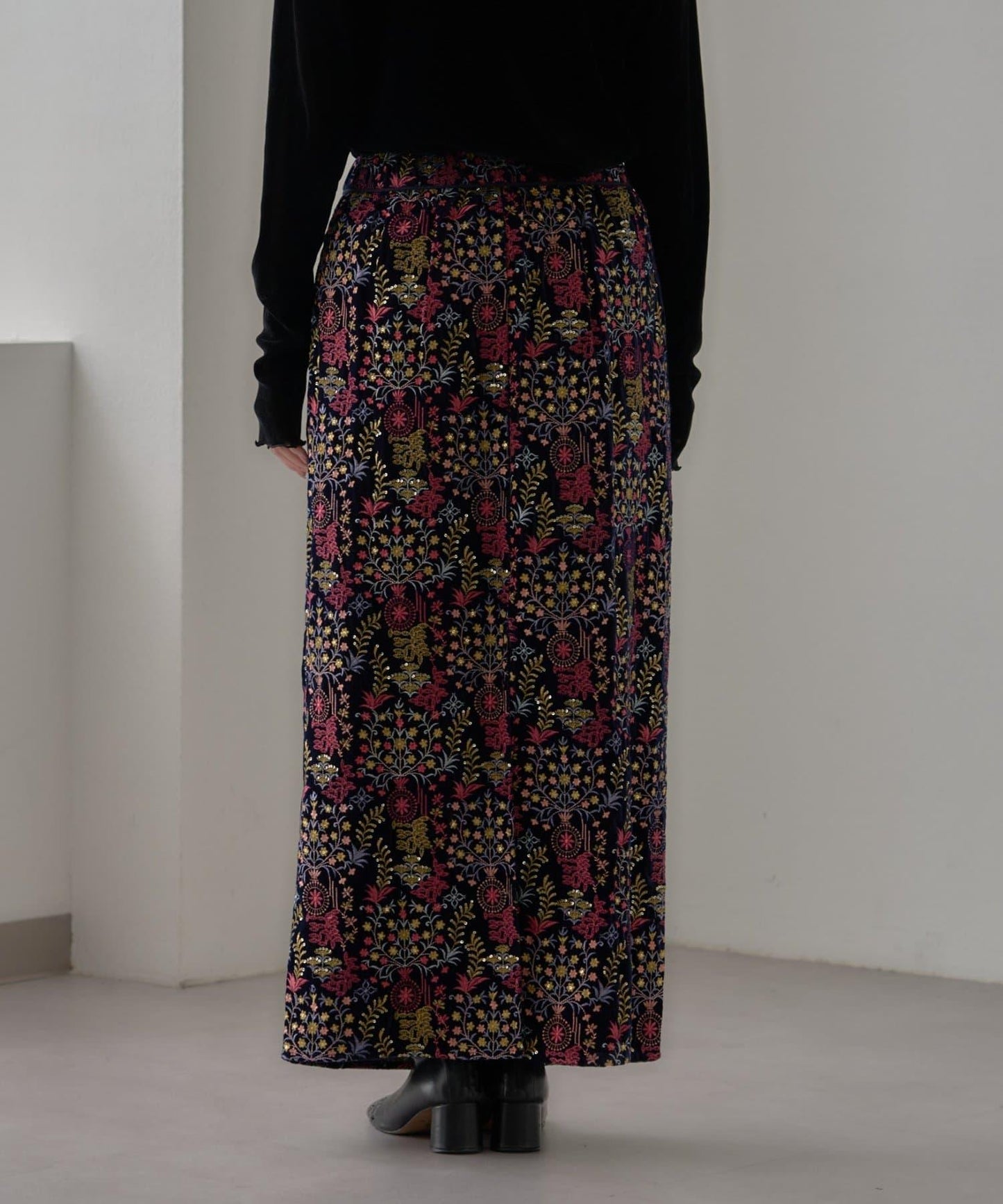 【aguni】天鵝絨刺繡修身半身裙