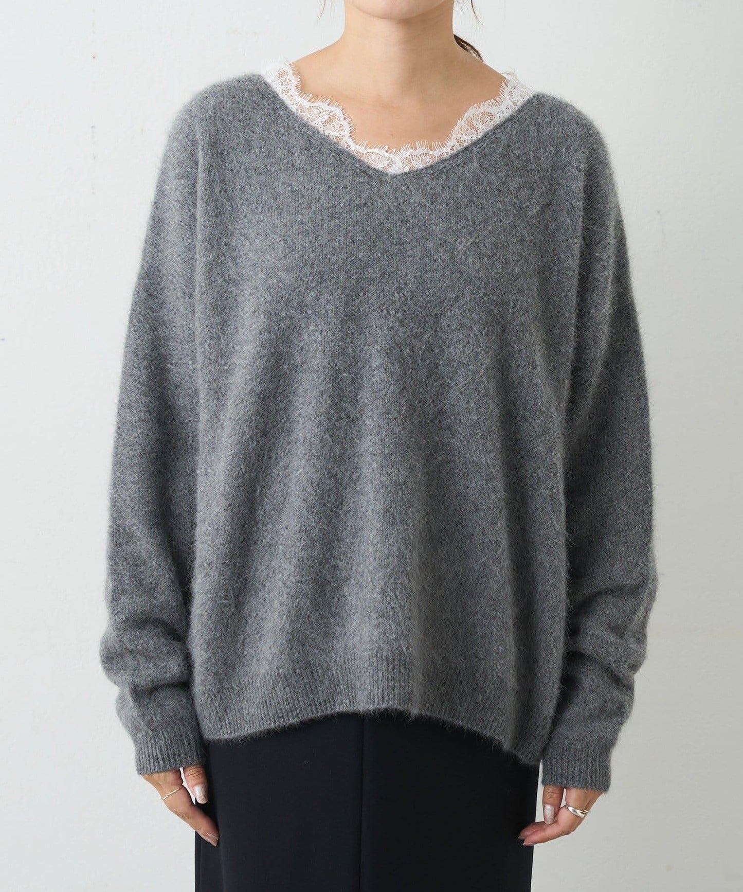 蕾絲V領羊毛針織衫