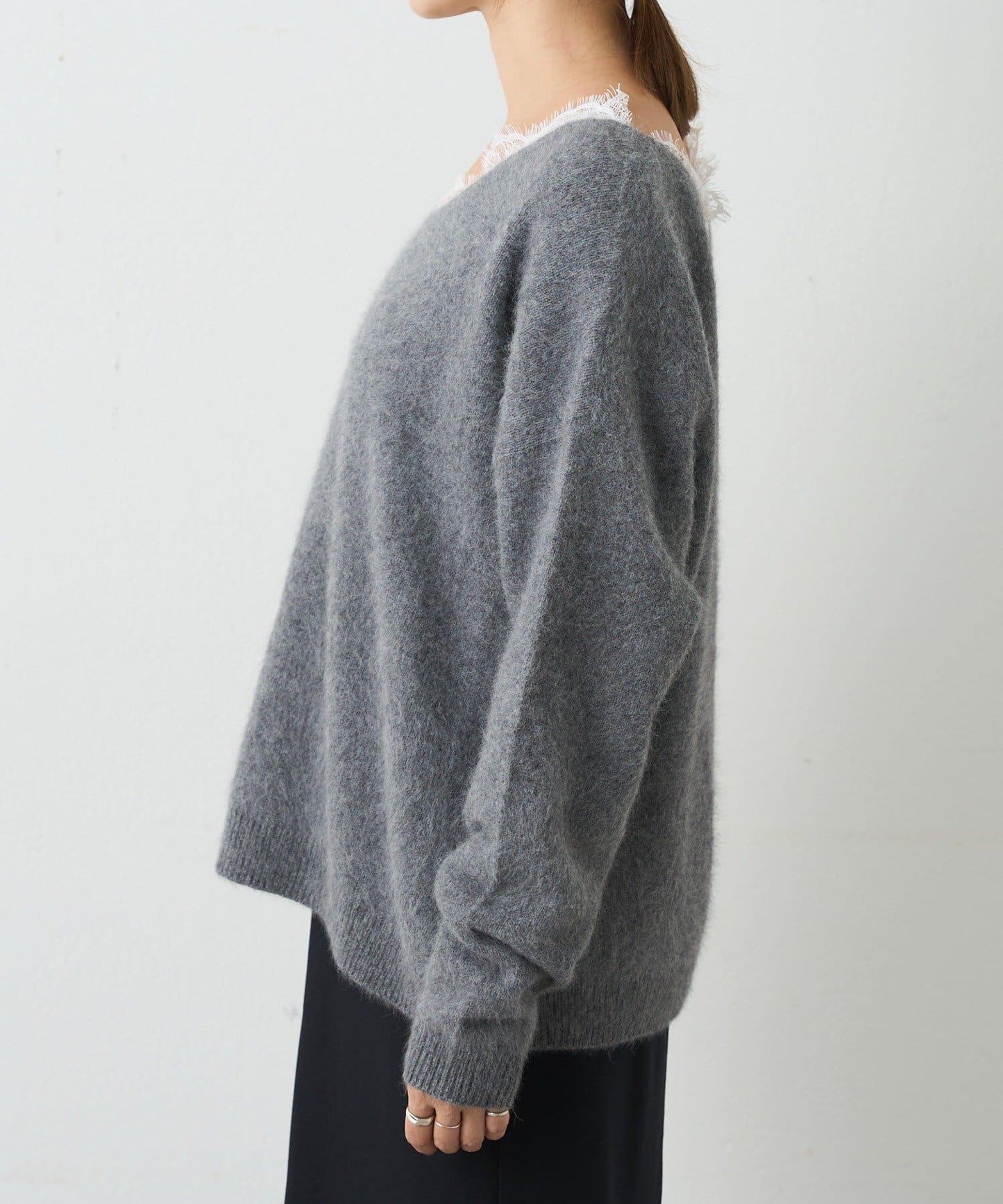 蕾絲V領羊毛針織衫