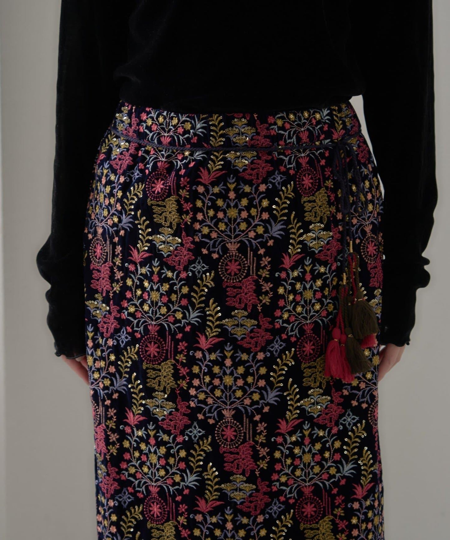 【aguni】天鵝絨刺繡修身半身裙