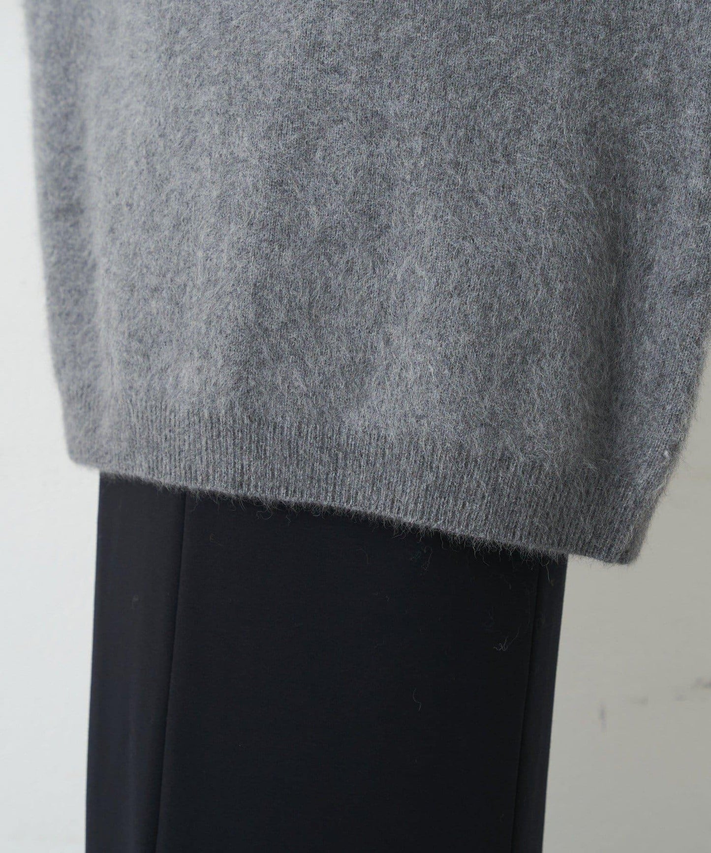 蕾絲V領羊毛針織衫