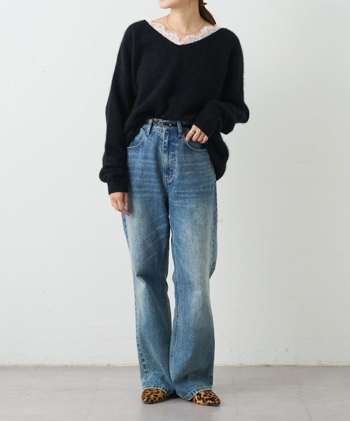 蕾絲V領羊毛針織衫