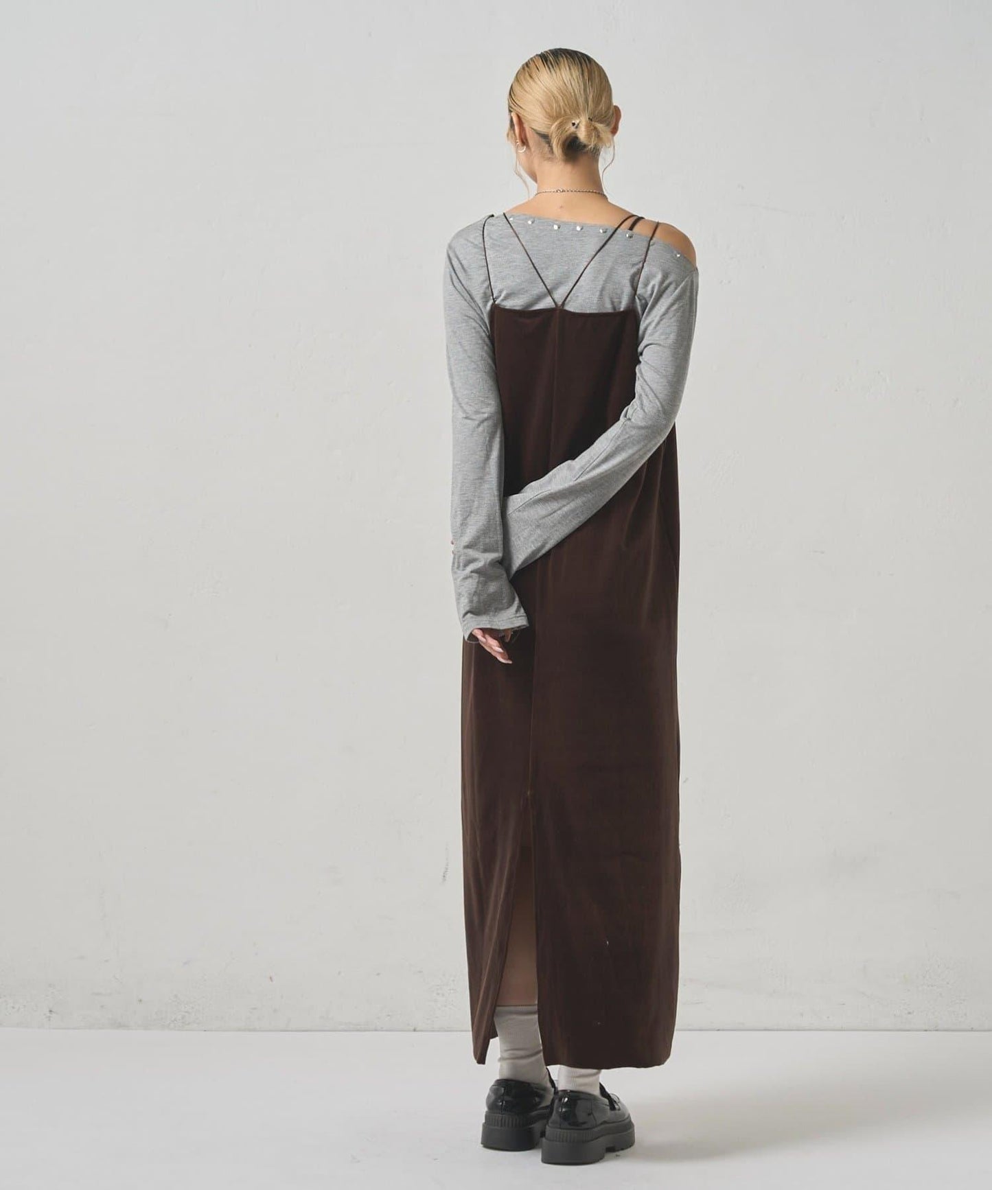 【WHO'S WHO gallery】天鵝絨I型吊帶連衣裙