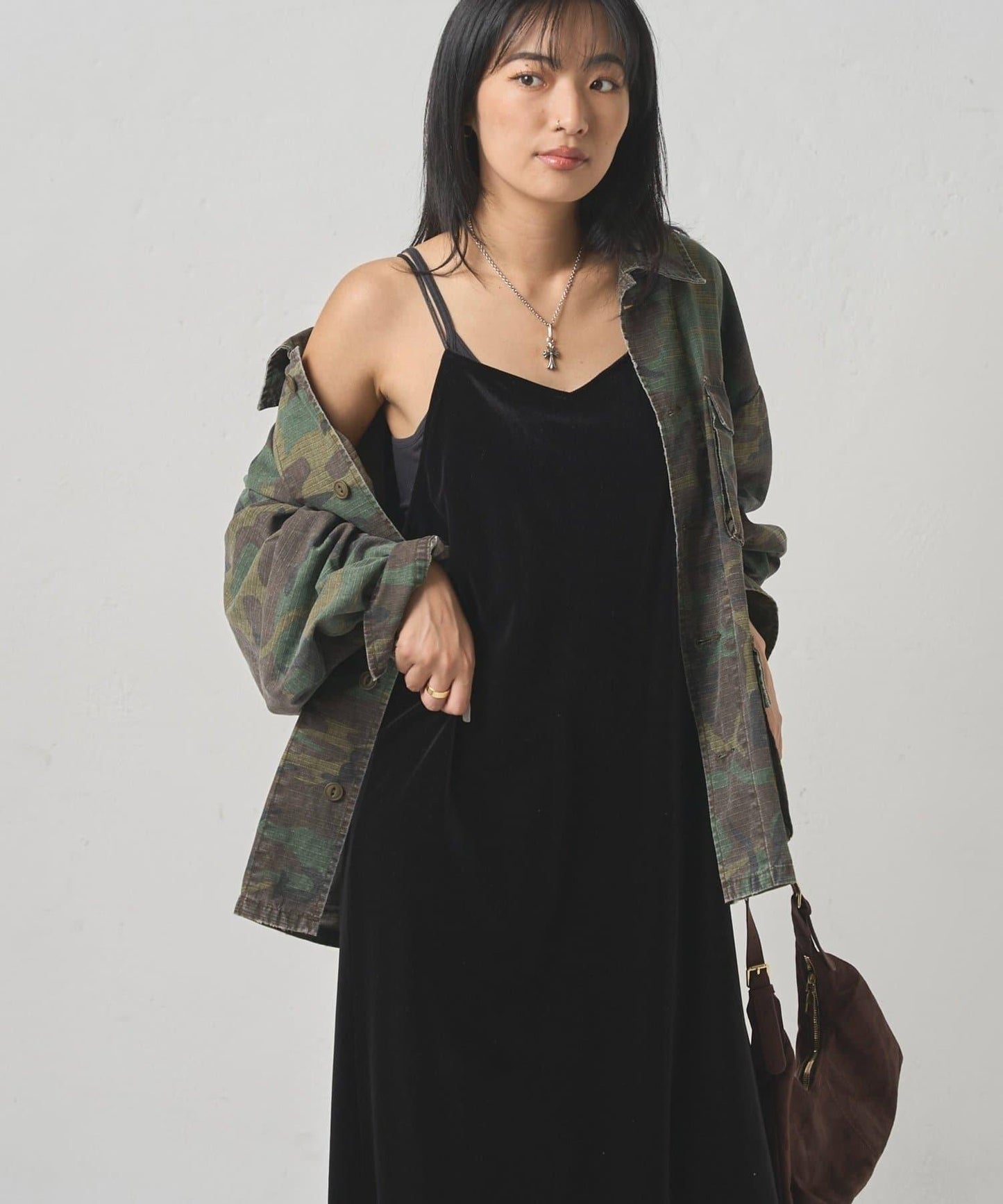 【WHO'S WHO gallery】天鵝絨I型吊帶連衣裙