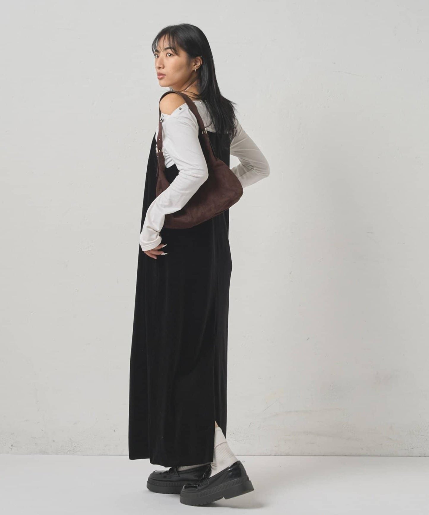 【WHO'S WHO gallery】天鵝絨I型吊帶連衣裙