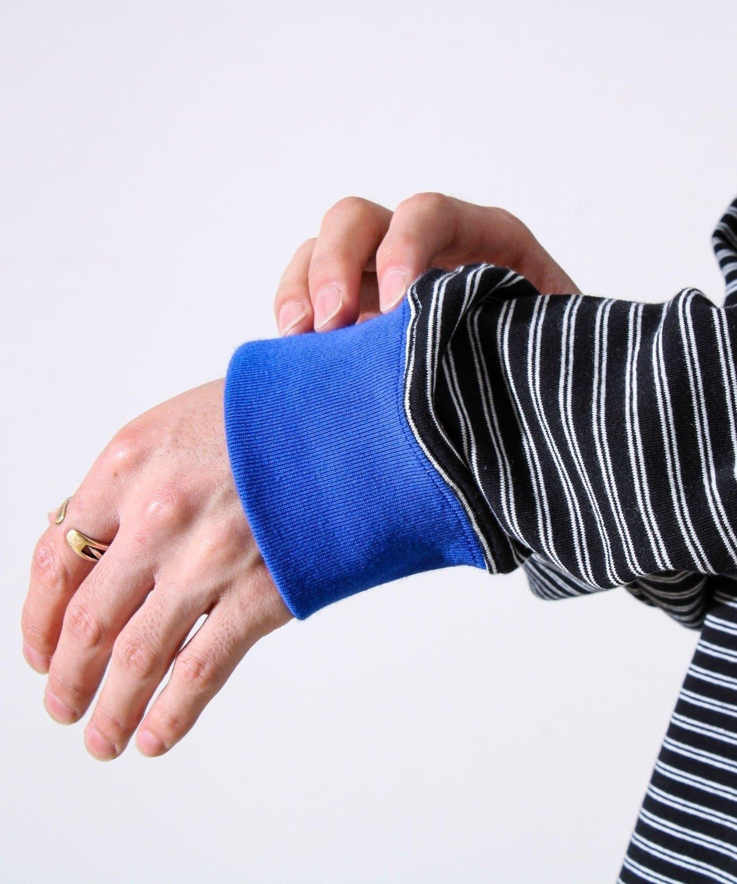 【配色羅紋點綴主打條紋】Hello條紋長袖T恤