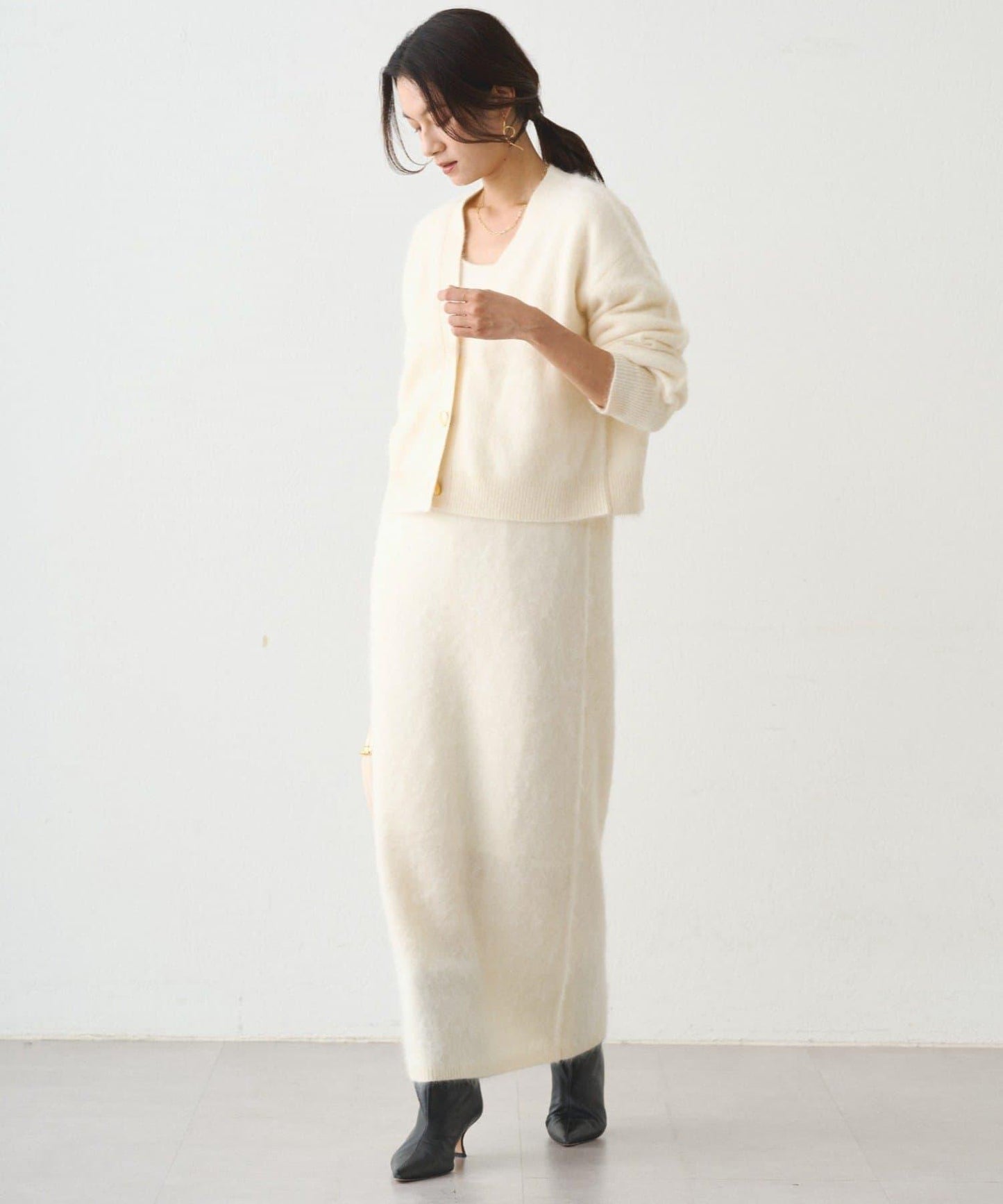 毛絨短款針織開衫