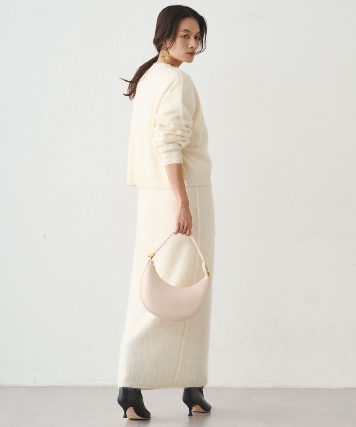 毛絨短款針織開衫