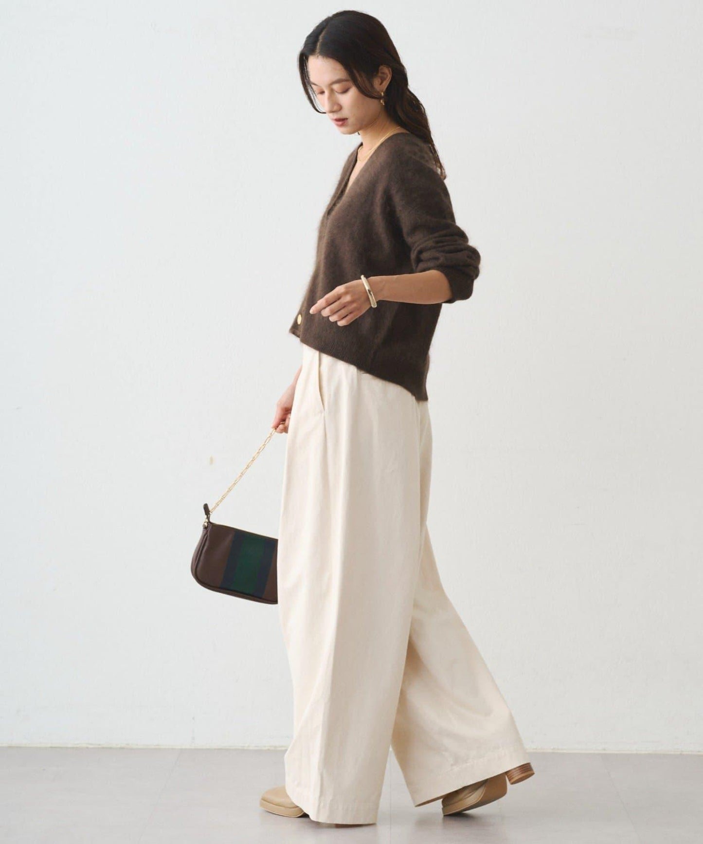 毛絨短款針織開衫