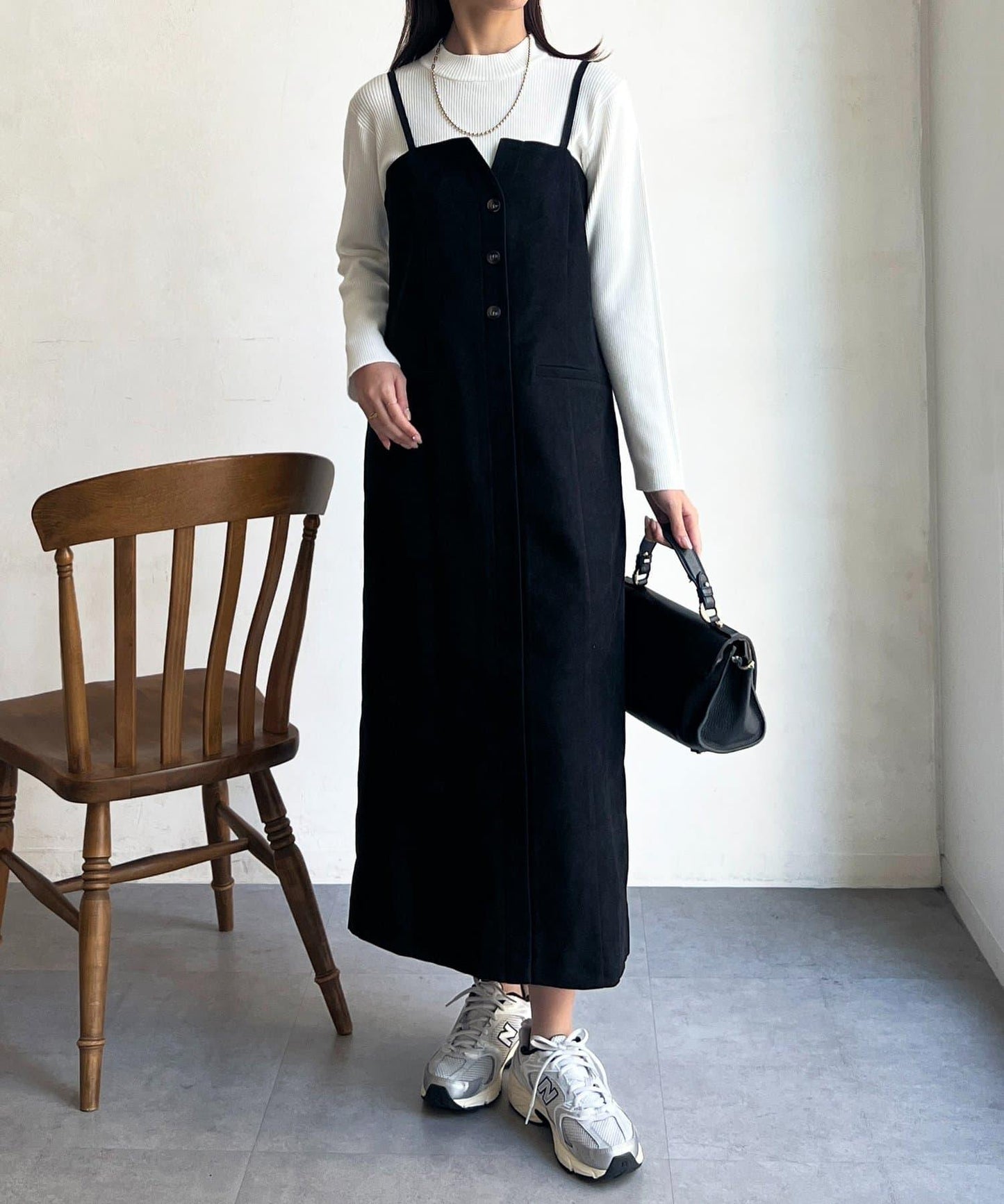I型吊帶連衣裙×內搭針織套頭衫