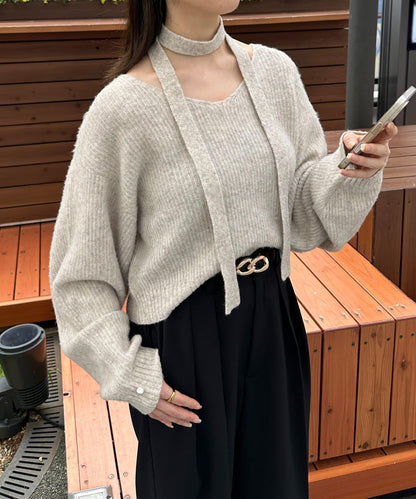 附項鍊V領針織衫