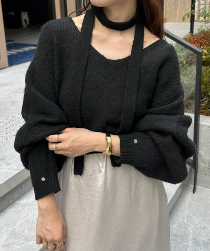 附項鍊V領針織衫