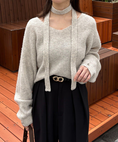 附項鍊V領針織衫