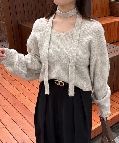 附項鍊V領針織衫