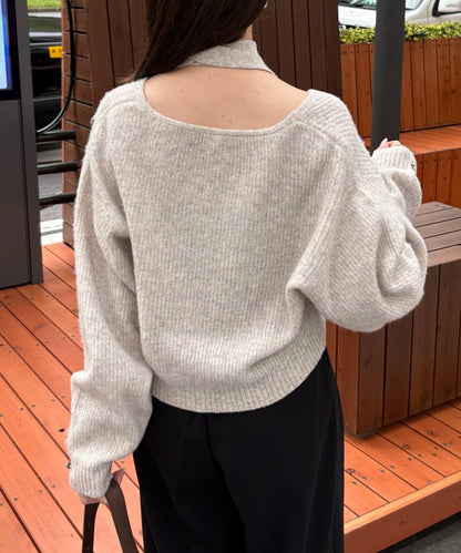 附項鍊V領針織衫