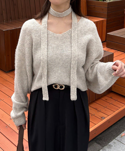 附項鍊V領針織衫