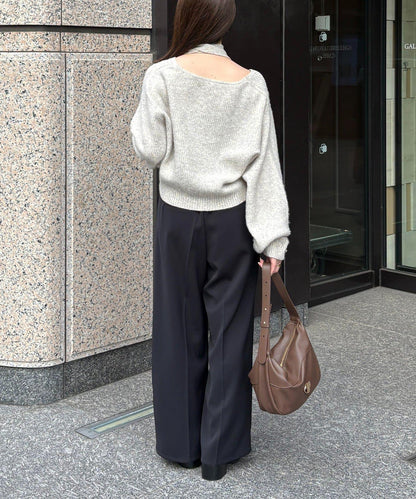 附項鍊V領針織衫