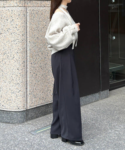 附項鍊V領針織衫