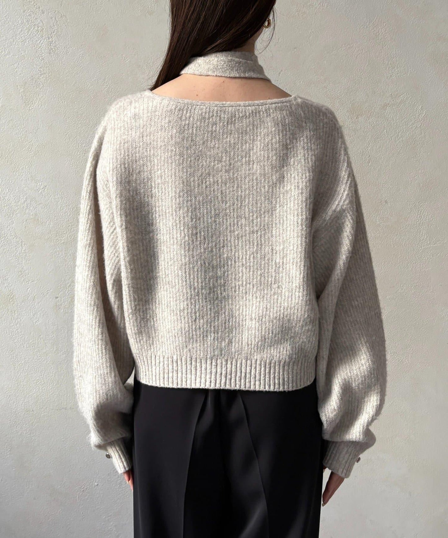 附項鍊V領針織衫