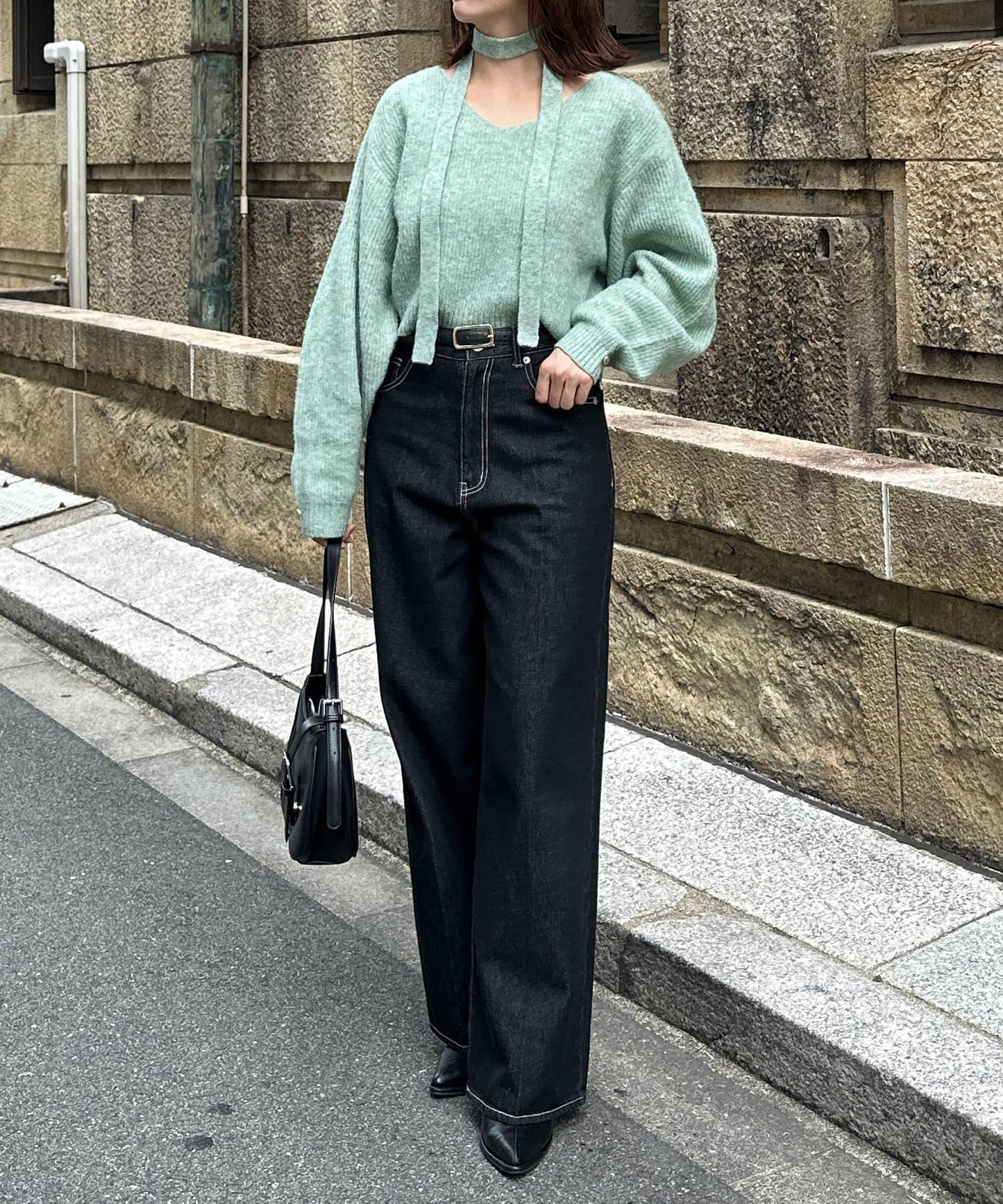 附項鍊V領針織衫