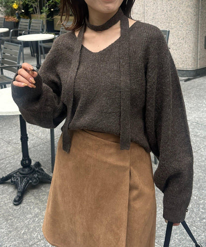 附項鍊V領針織衫