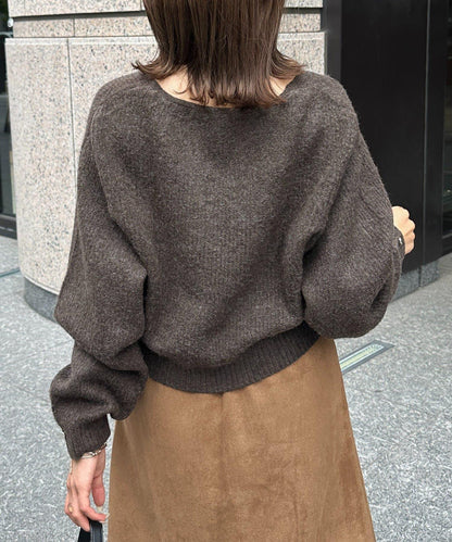 附項鍊V領針織衫