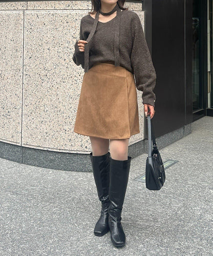 附項鍊V領針織衫