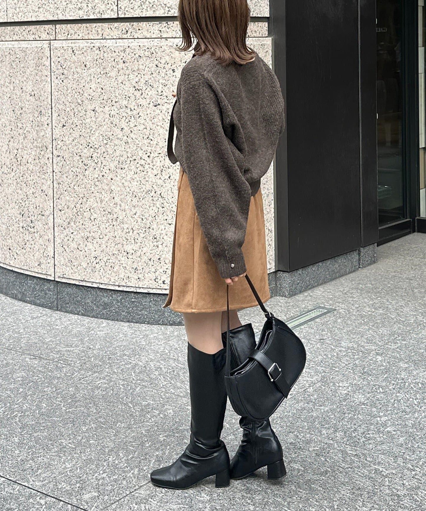 附項鍊V領針織衫