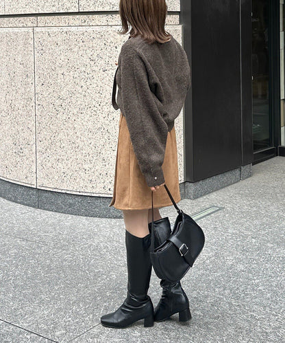 附項鍊V領針織衫